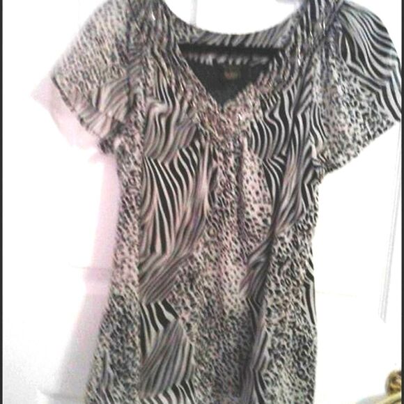 Nue Options Black & Gray Animal Print Embellished Flowy Top - Picture 2 of 6